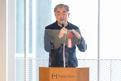 Architect Kuma explaining how building blends into Ookayama environment