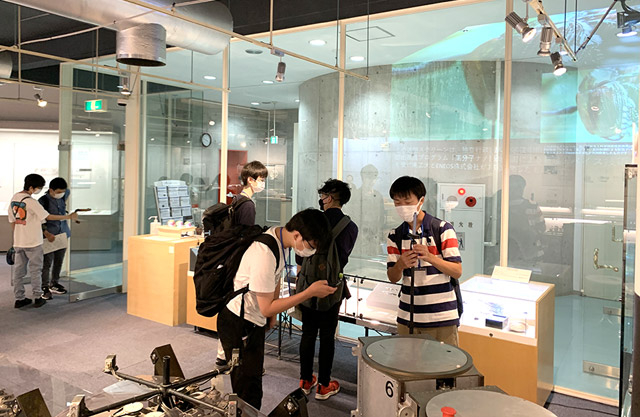 Students capturing 360 images at Tokyo Techs museum