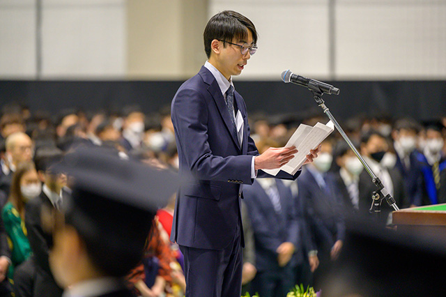 Speech by valedictorian Hyeon Seung-Hyeon at bachelor's degree graduation ceremony