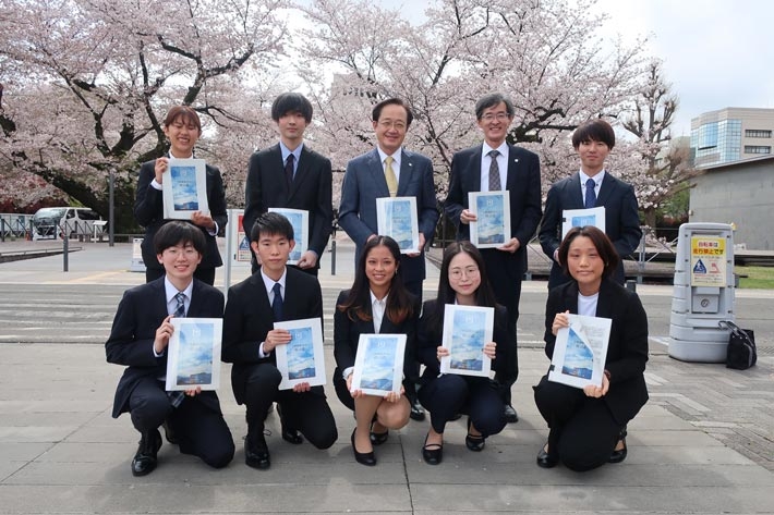 Student survey staff with President Kazuya Masu (back, center) and EVP for Education Jun-ichi Imura (back, 2nd from right)