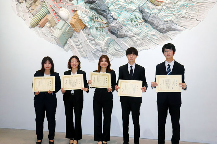 Five of six 2023 Tokyo Tech Award for Student Leadership winners (from left): Kim, Fujisaki, Otomo, Hasegawa, Ogawa