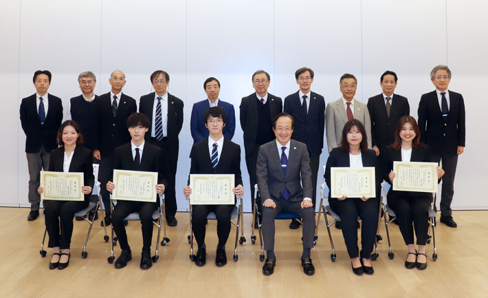 Award-winning students with President Masu (front, 3rd from right), other Tokyo Tech executives and faculty
