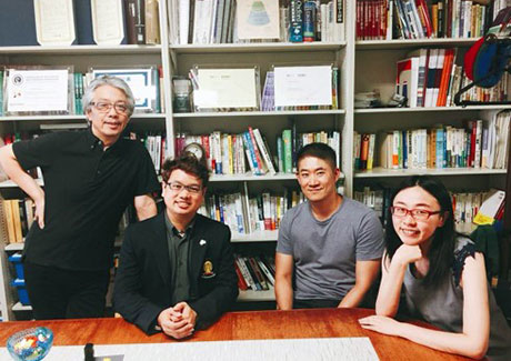 (from left) Professor Iijima, Leelawat, Assistant Professor Park, and Tokyo Tech alumna Dr. Jing Tang 