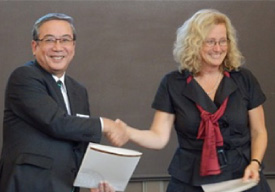 Tokyo Tech then-President Yoshinao Mishima and Professor Eva ?kesson, Vice-Chancellor of Uppsala University